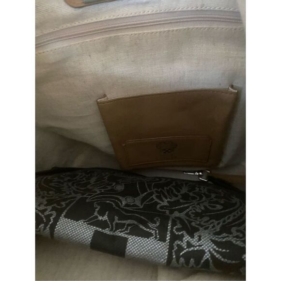 Vince Camuto, Afina leather light, khaki, smooth, leather shoulder bag. - Picture 8 of 9